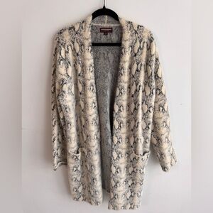 Johnston & Murphy Sweater … Black & White Snake Pattern … Black & White … Size L